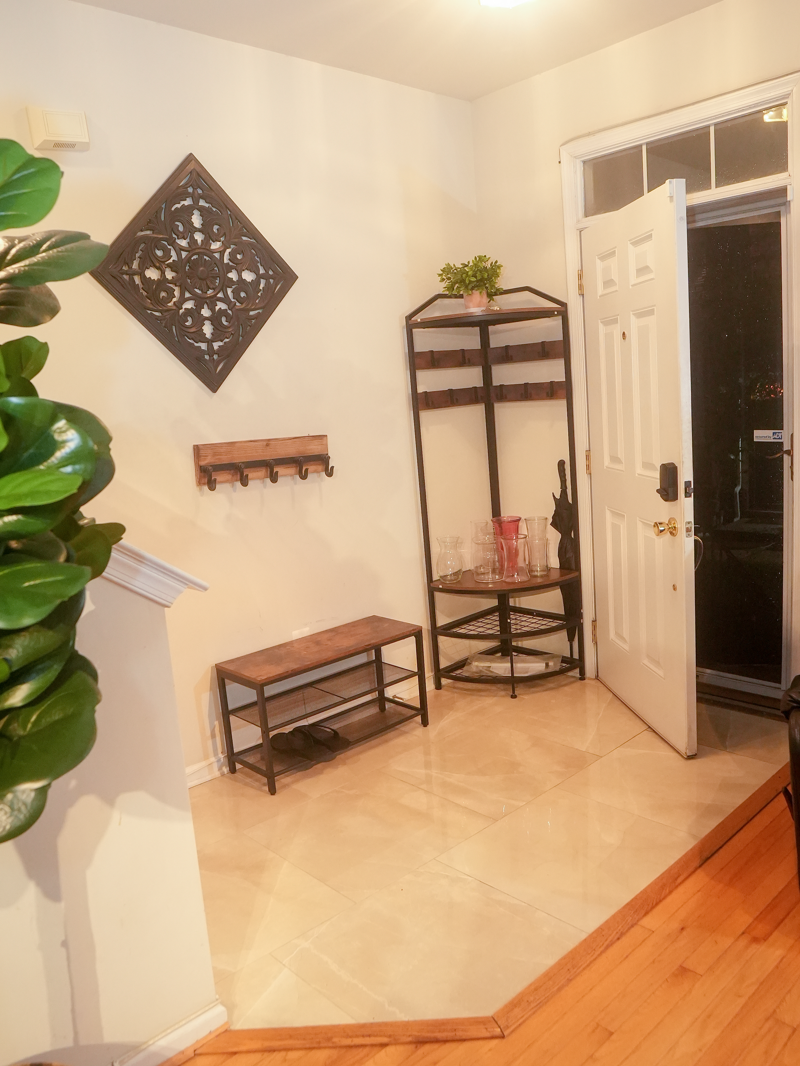 Spacious & Move-in-Ready 2BR House in Washington's Prime Location - Photo 2