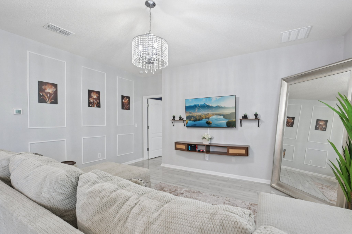 Furnished Private Room in Spacious 5-Bedroom Home | Jacksonville, FL 32219 | Mid-Term Housing - Photo 12