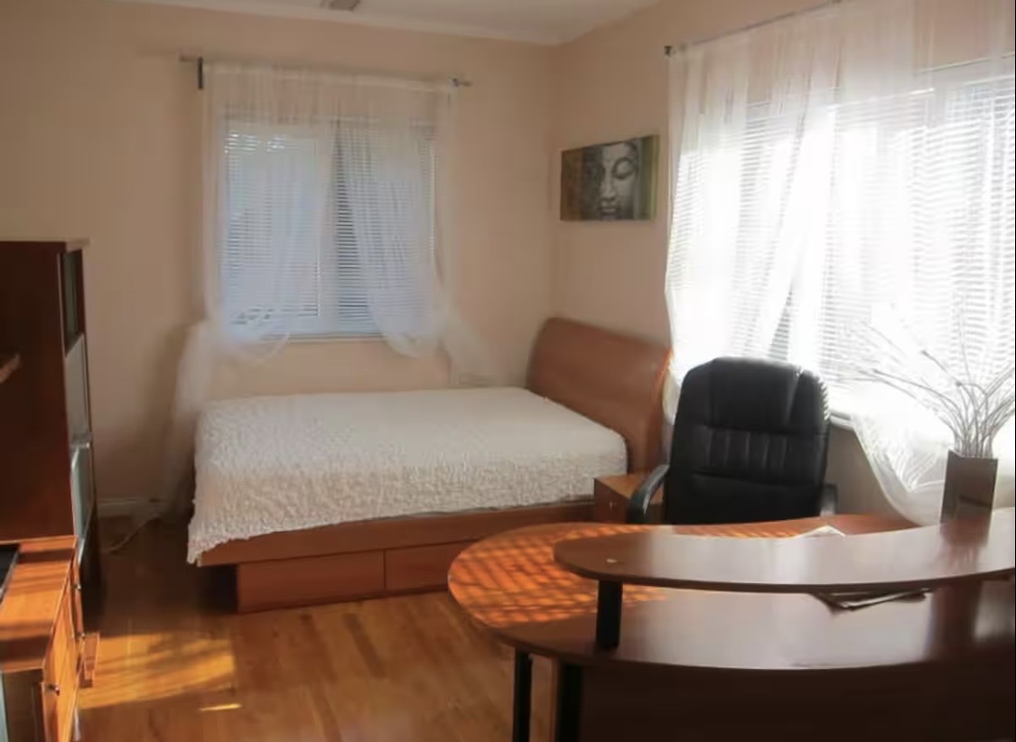 Spacious 3BR/2BA Furnished Home in Waterfront Sheepshead Bay | Free Parking - Photo 12