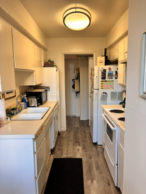 Fully Furnished 1BR in Central LA with Patio, Fireplace and Rooftop Jacuzzi - Photo 6