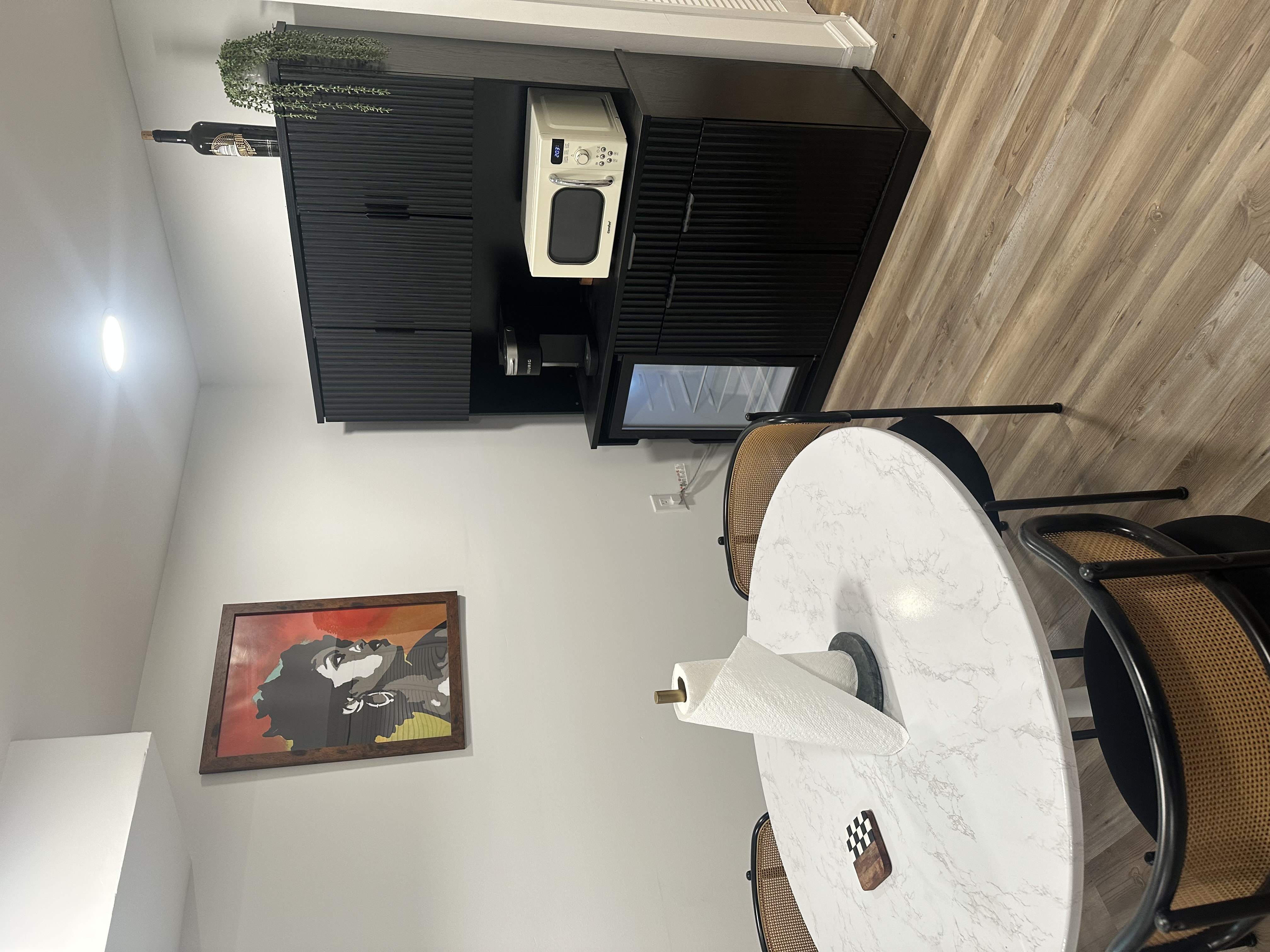 Luxury retro basement retreat - Photo 4
