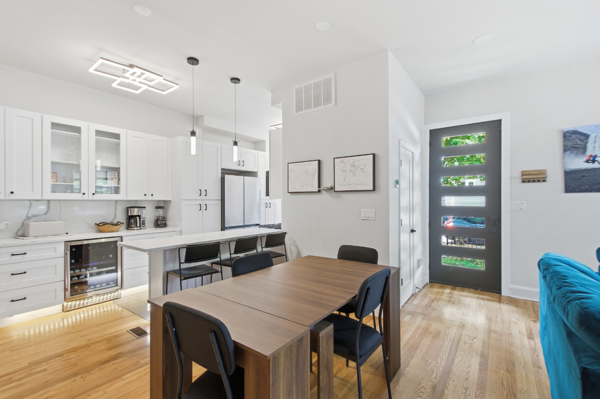 Large Private Apartment in Townhome with Rooftop Hot Tub and Capitol Views - Photo 4