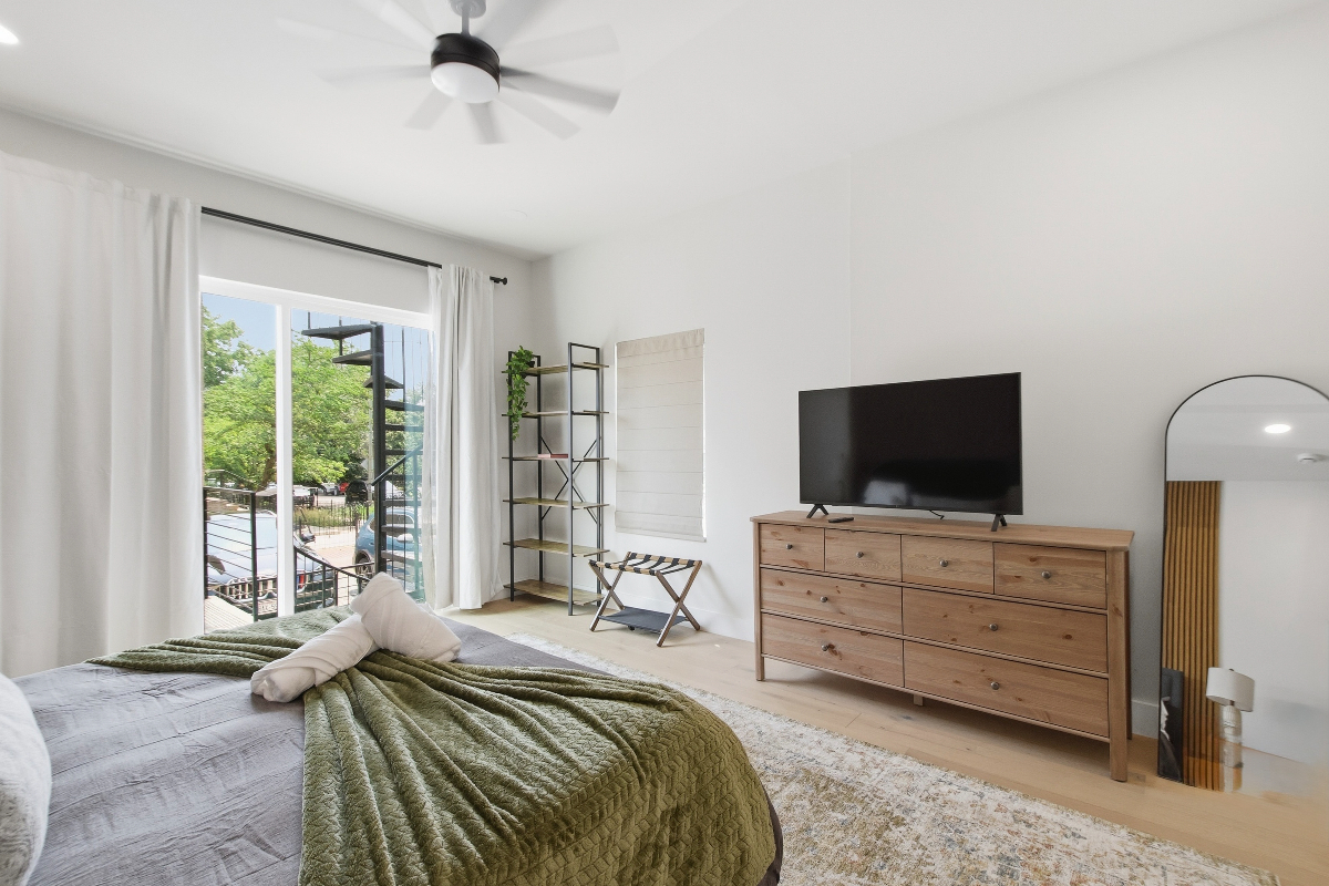 Large Private Apartment in Townhome with Rooftop Hot Tub and Capitol Views - Photo 9