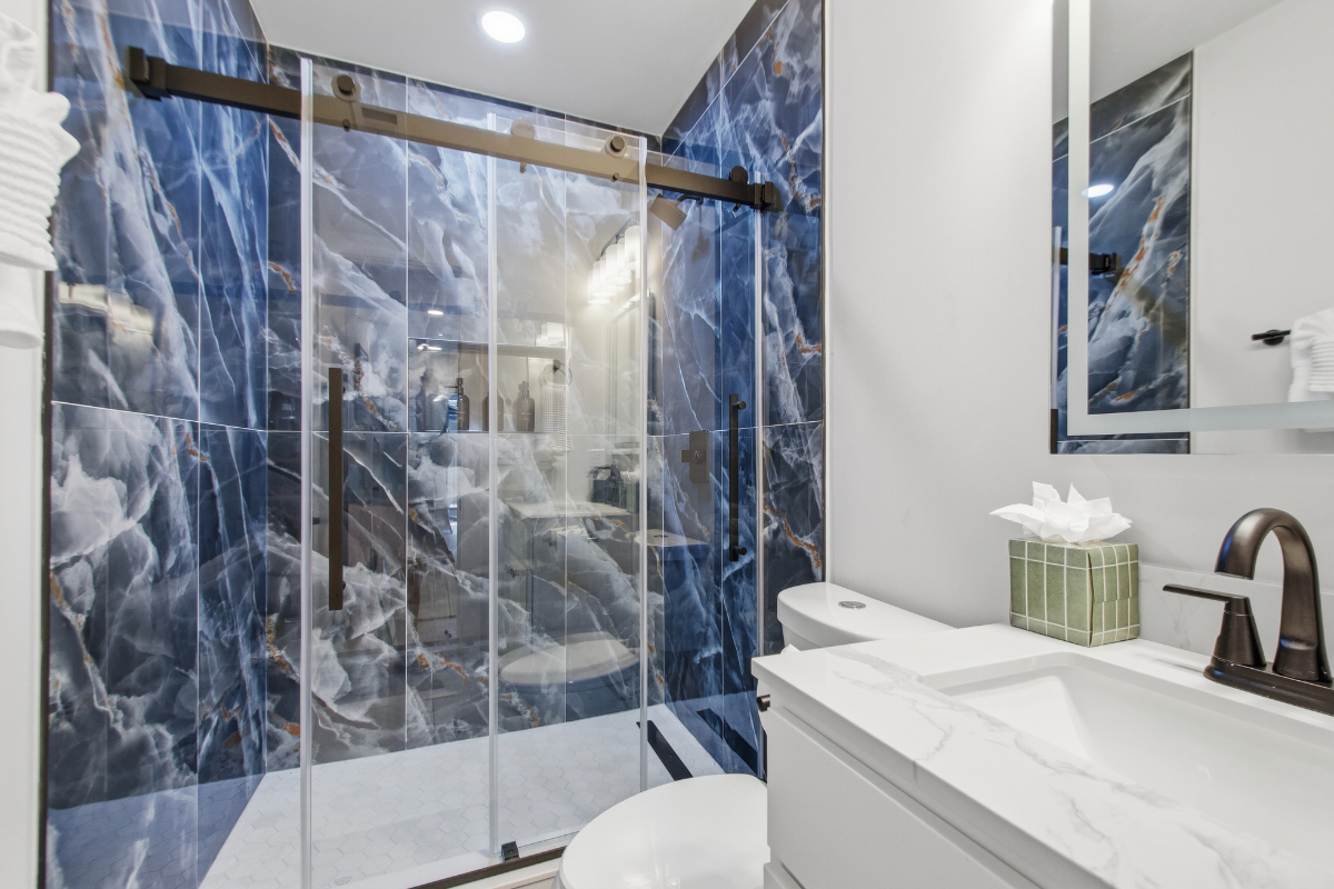Large Private Lower Level Luxury Suite in Townhome with Rooftop Hot Tub Access and Capitol Views - Photo 9