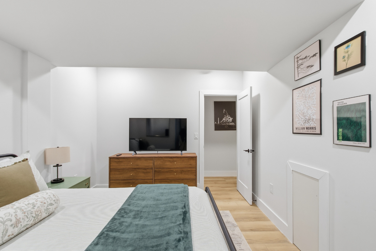 Large Private Lower Level Luxury Suite in Townhome with Rooftop Hot Tub Access and Capitol Views - Photo 6