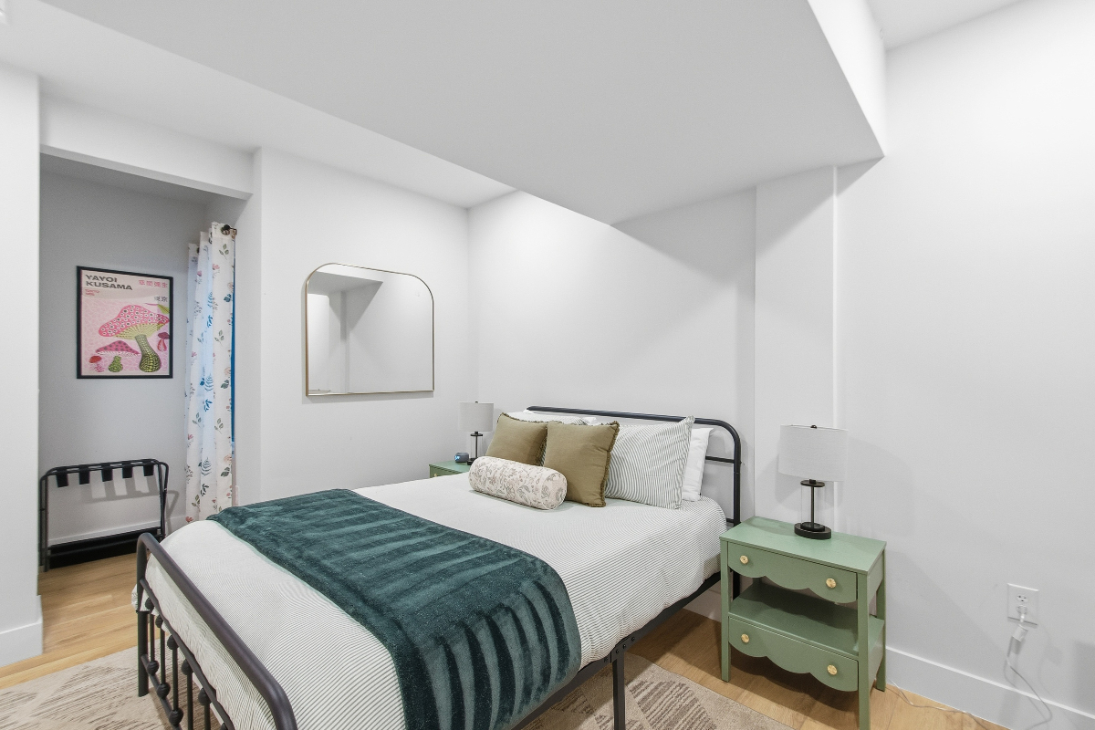 Large Private Lower Level Luxury Suite in Townhome with Rooftop Hot Tub Access and Capitol Views - Photo 4