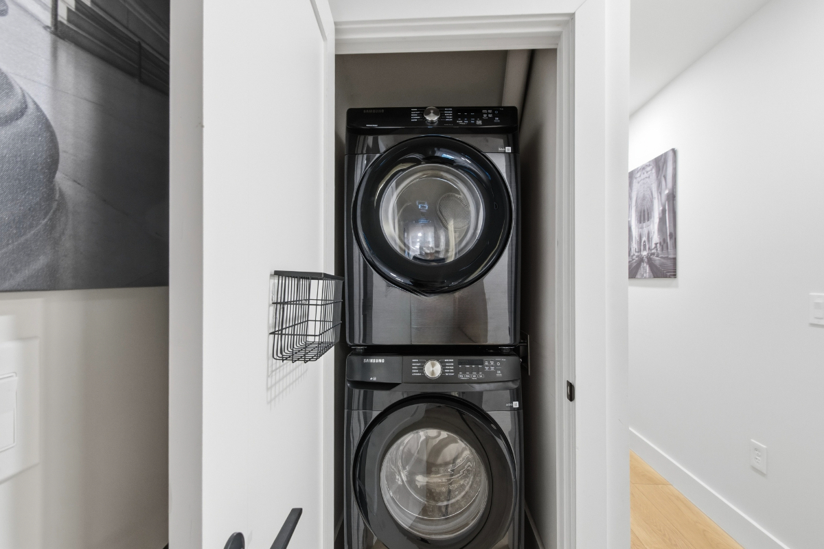 Large Private Lower Level Luxury Suite in Townhome with Rooftop Hot Tub Access and Capitol Views - Photo 12