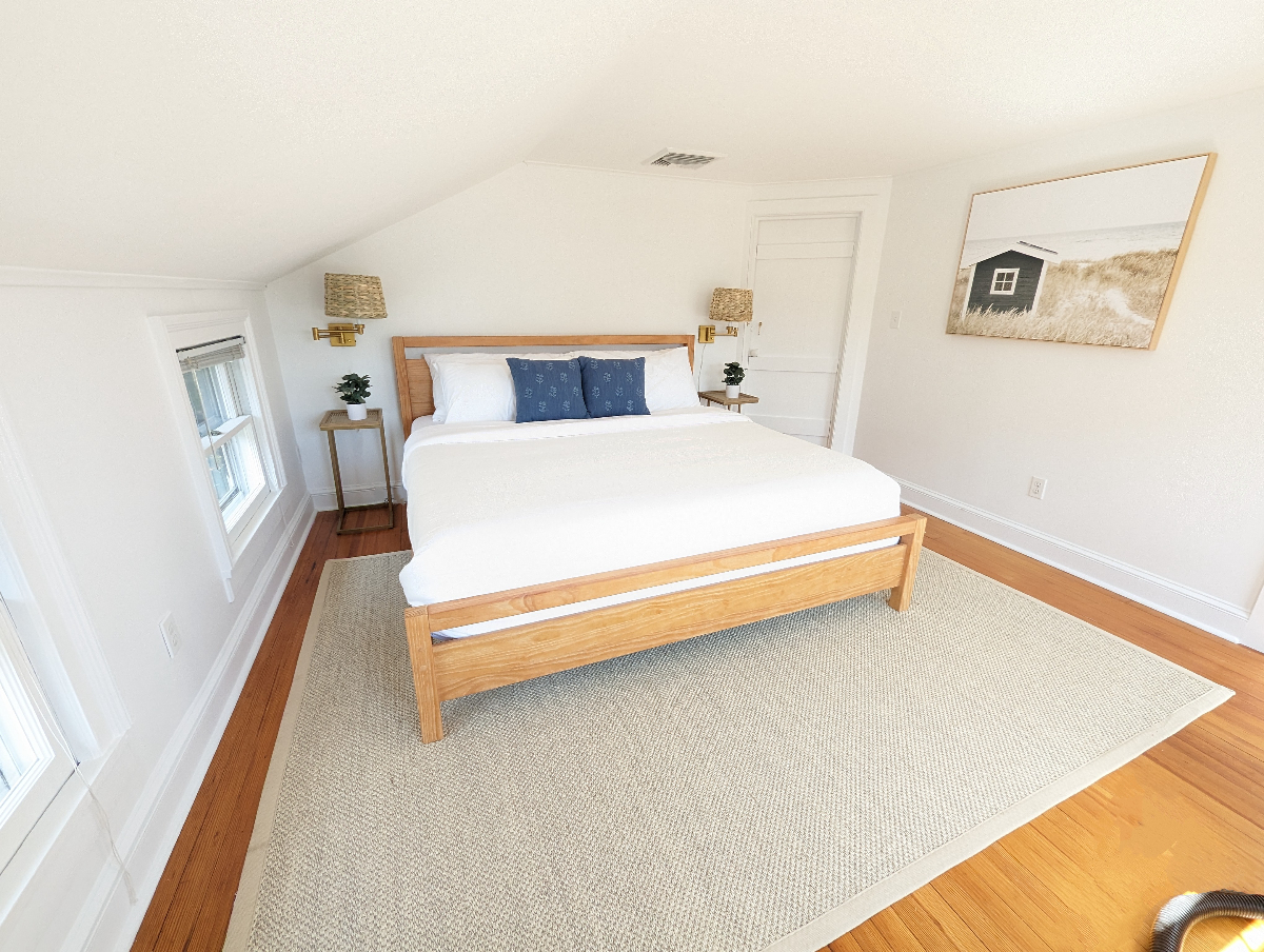 Updated 1800s Farmhouse on the Golf Course - Minutes from Stony Brook ELIH, Greenport - Photo 3