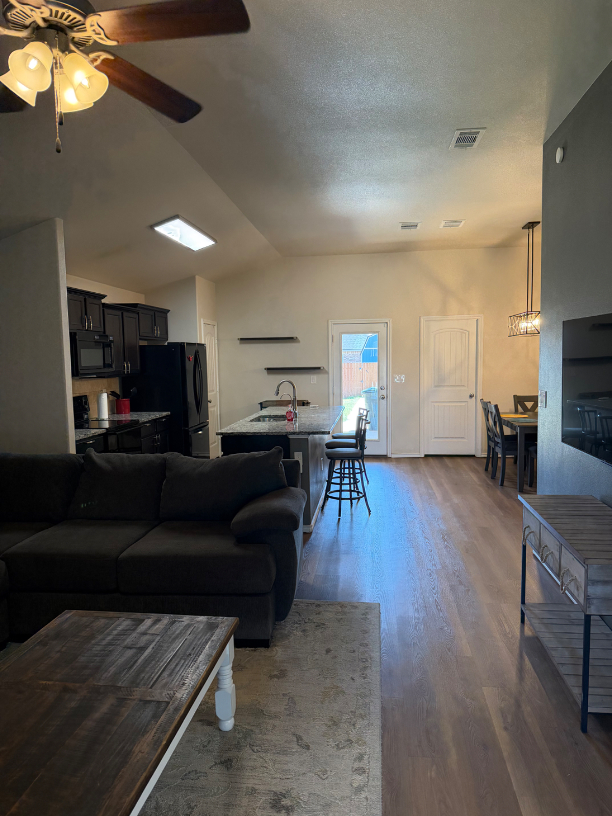 Beautifully Furnished 3BR Home in Southwest Lubbock - Move-in Ready! - Photo 3