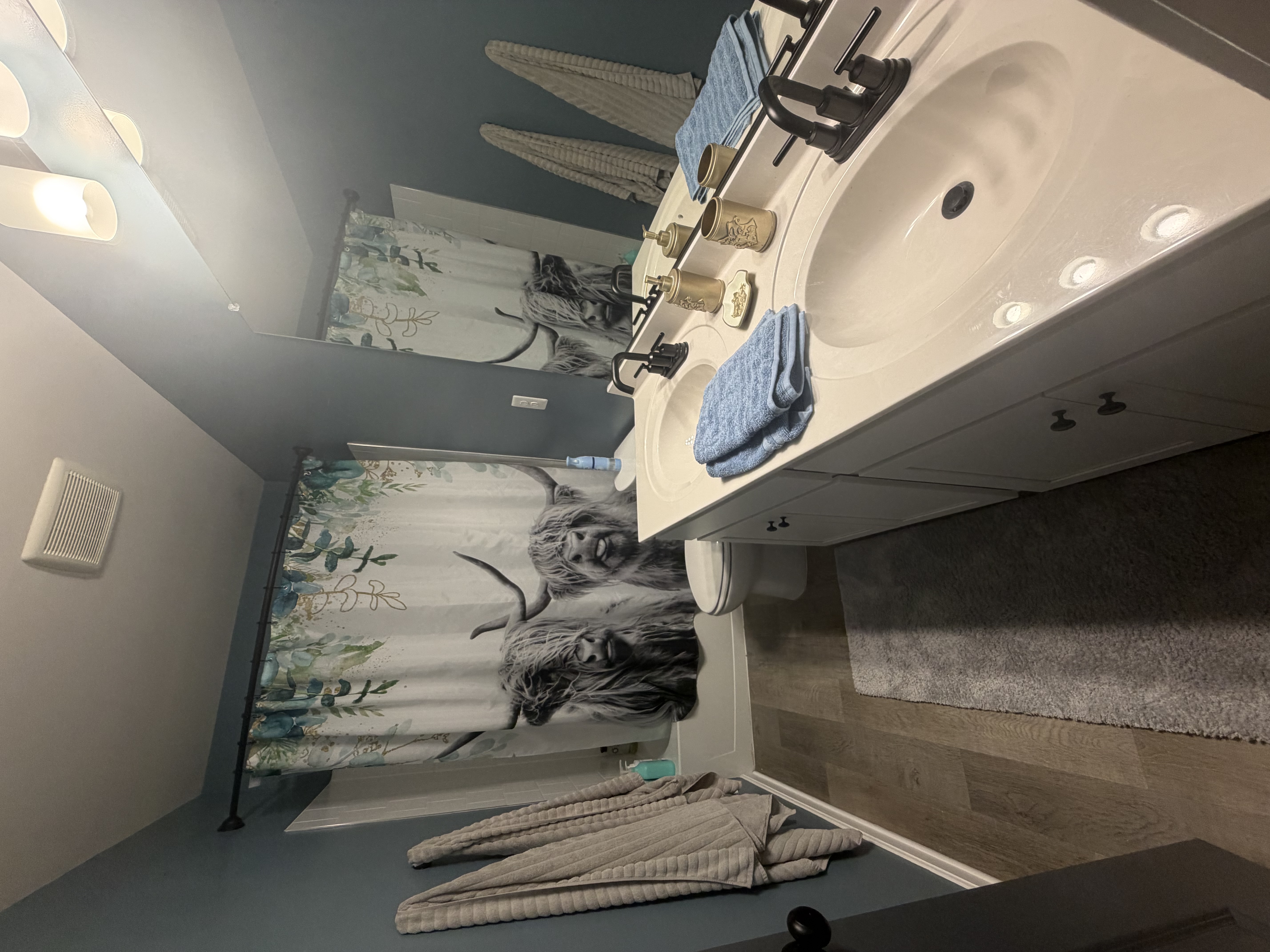 Private Room/Bathroom in House - Photo 3