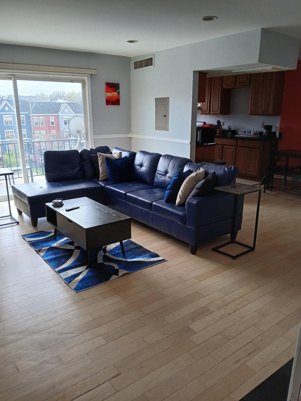 Spacious Fully Furnished 2BR 1BA Top Floor Condo - Photo 6