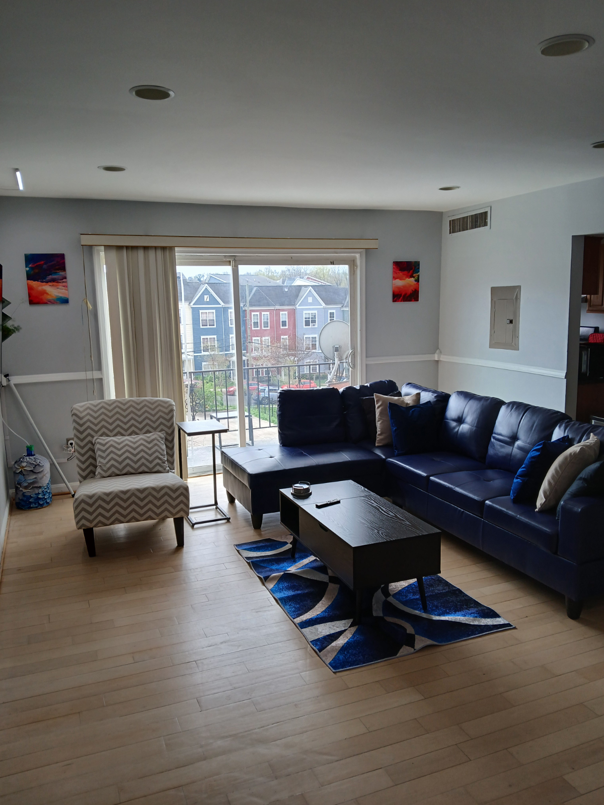 Spacious Fully Furnished 2BR 1BA Top Floor Condo - Photo 7