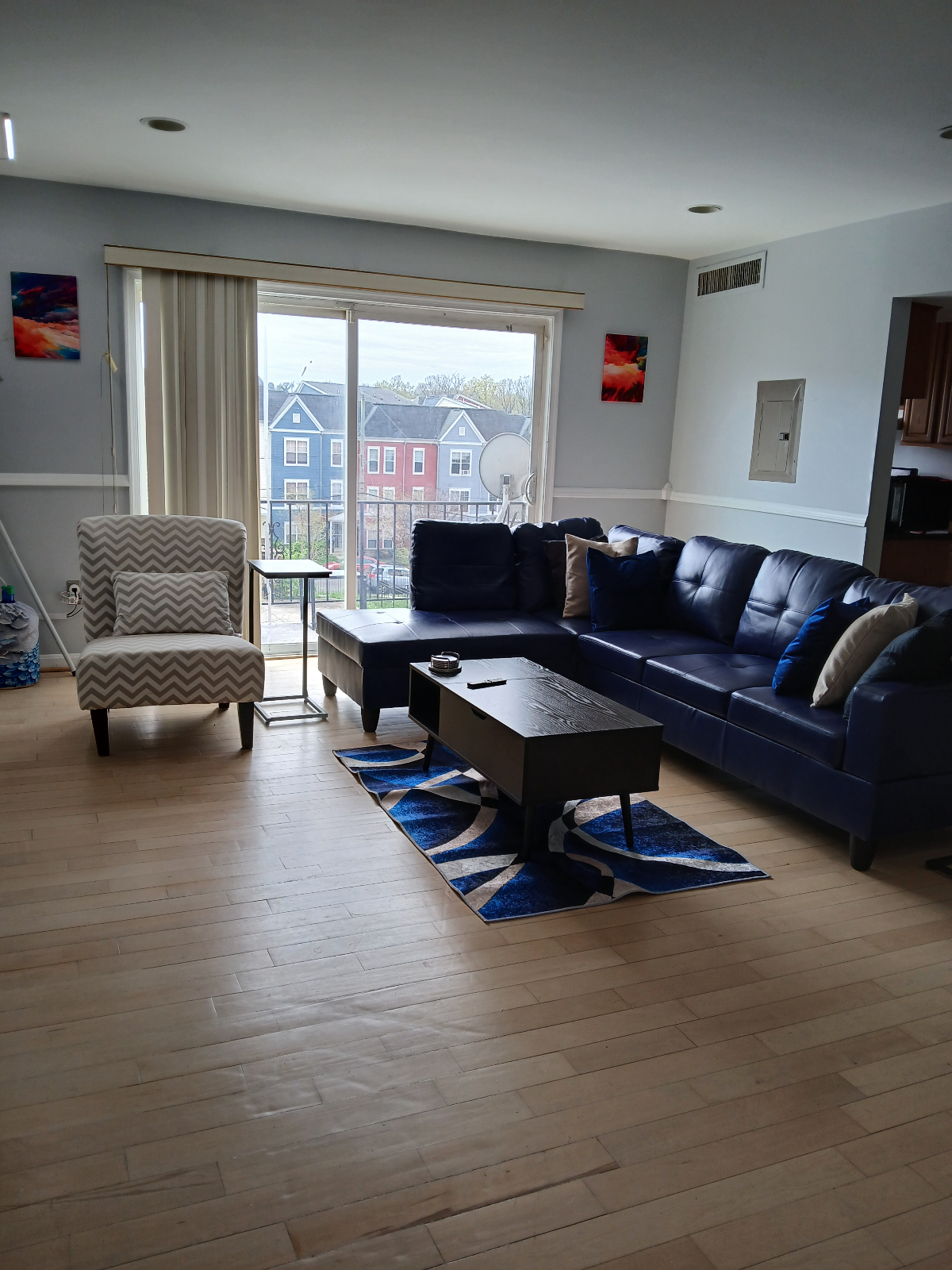 Spacious Fully Furnished 2BR 1BA Top Floor Condo - Photo 8