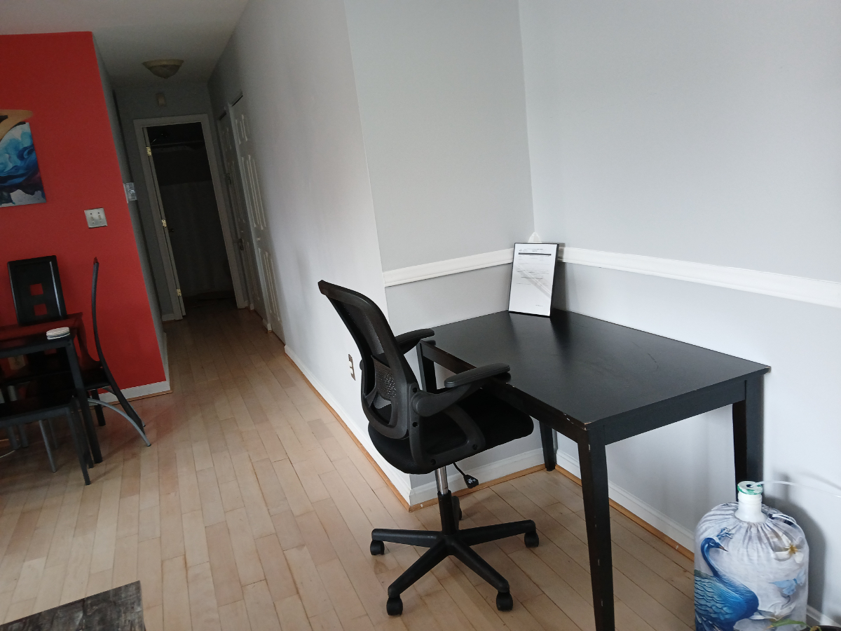 Spacious Fully Furnished 2BR 1BA Top Floor Condo - Photo 12