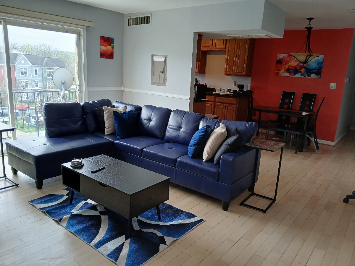 Spacious Fully Furnished 2BR 1BA Top Floor Condo - Photo 1