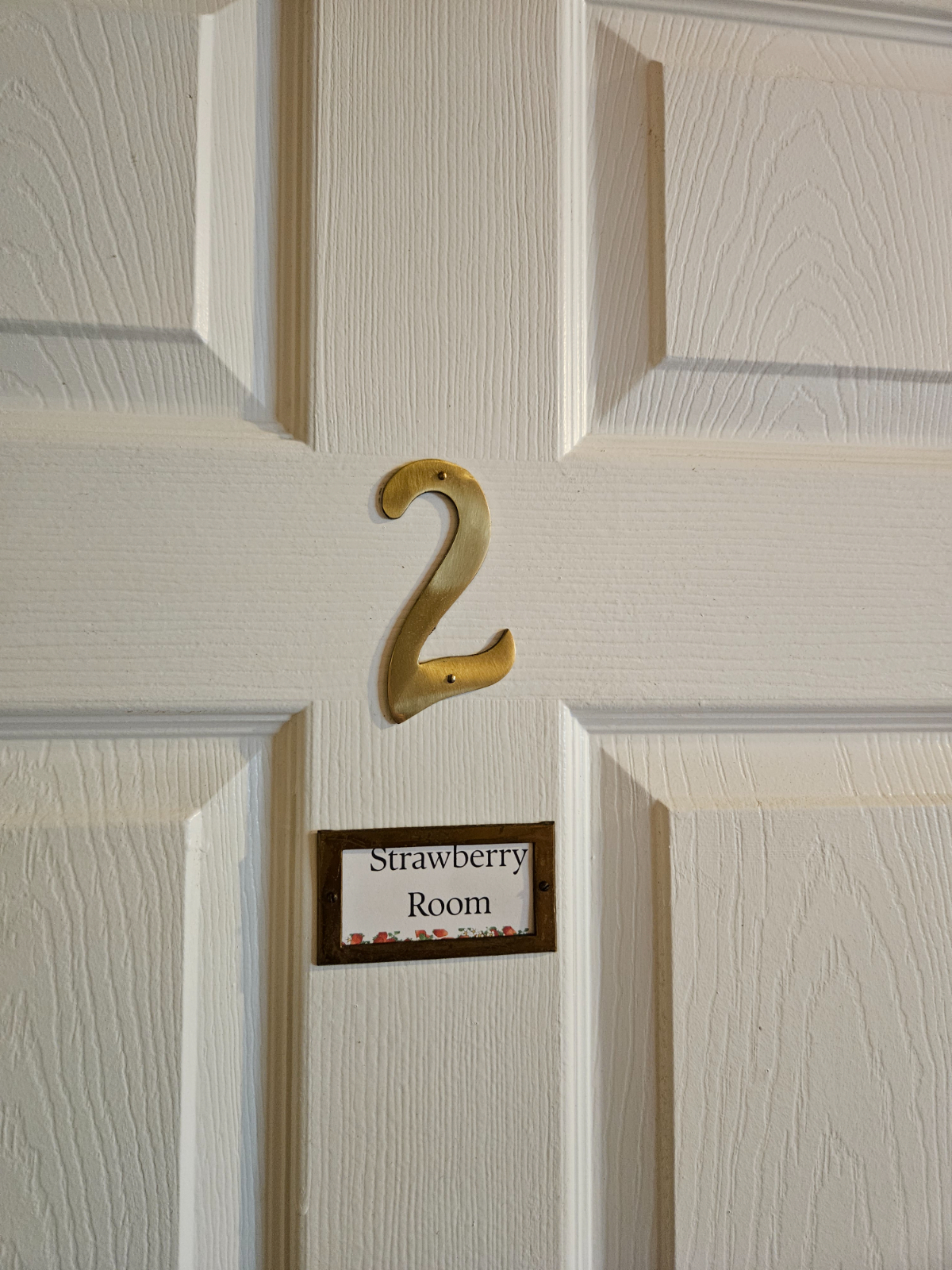 Strawberry Moon Bed and Breakfast - Strawberry Room - Photo 12