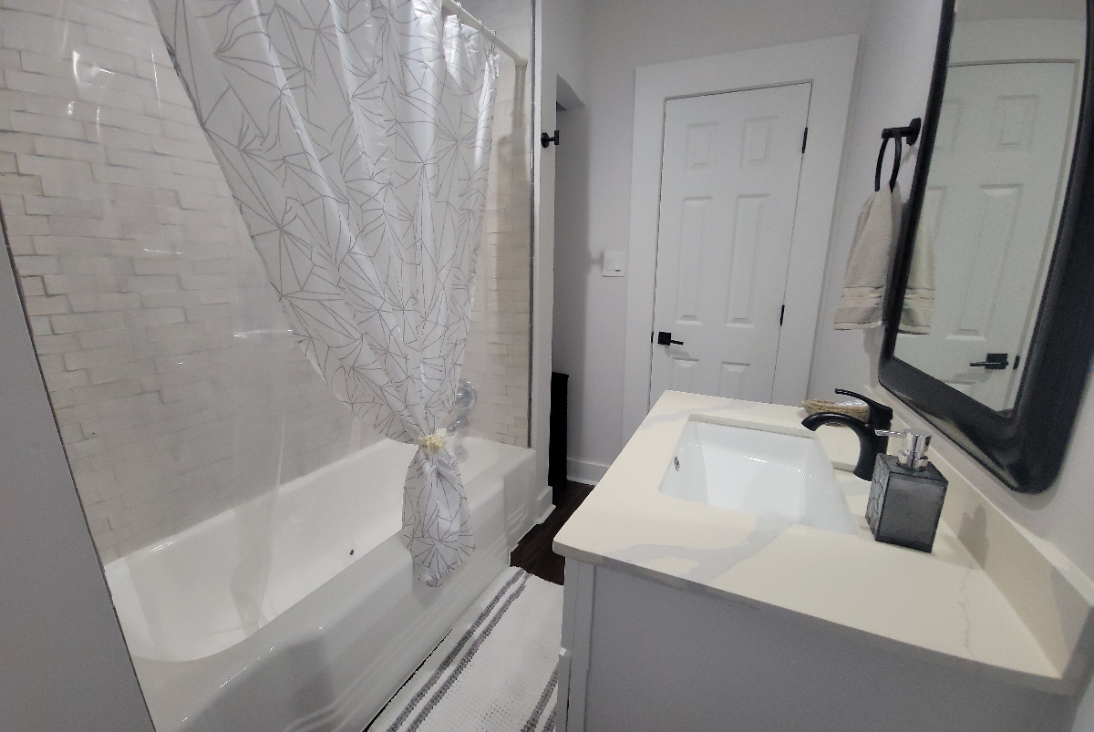 ALL bills paid, fully renovated 2-2 house with garage storage - Photo 9
