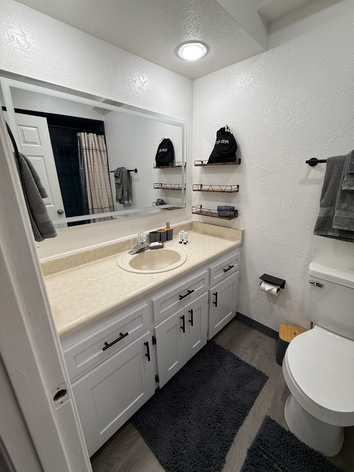 Cozy 2 Bed 1 Bath near hospitals - Photo 12