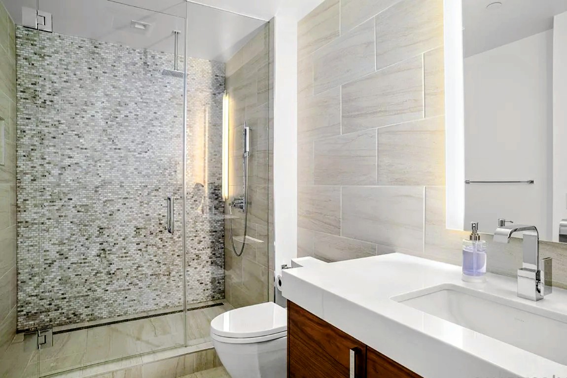 View condominium in downtown luxury tower - Photo 2