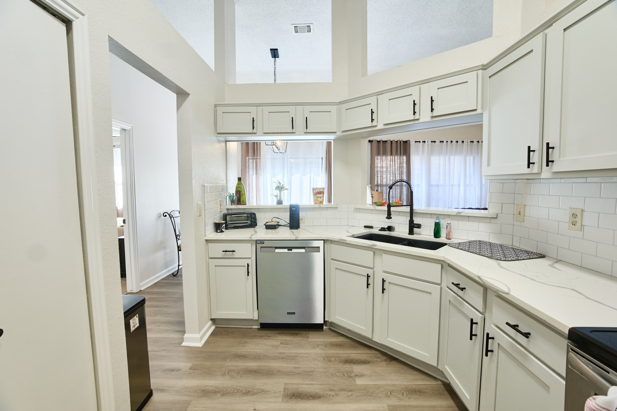 Fully Furnished 3BR/2BA Carrollton Home | Garage + Fast WiFi - Photo 4
