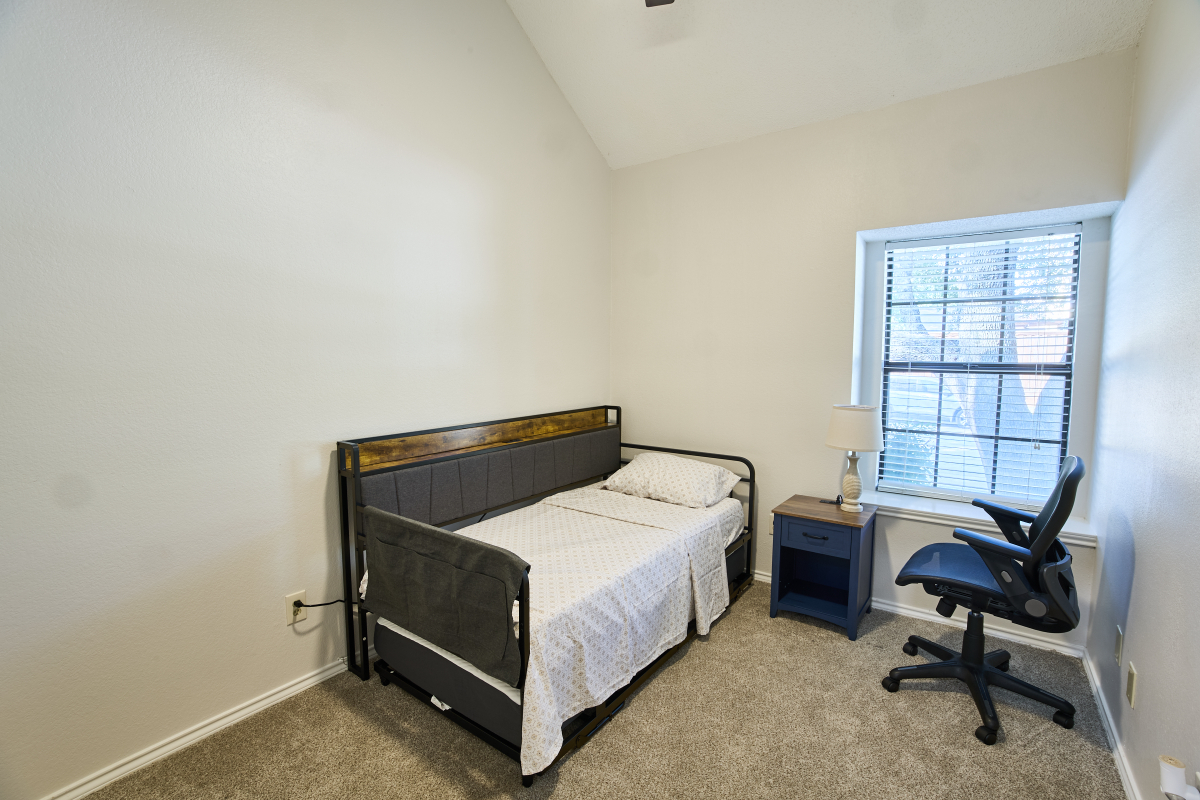 Fully Furnished 3BR/2BA Carrollton Home | Garage + Fast WiFi - Photo 11
