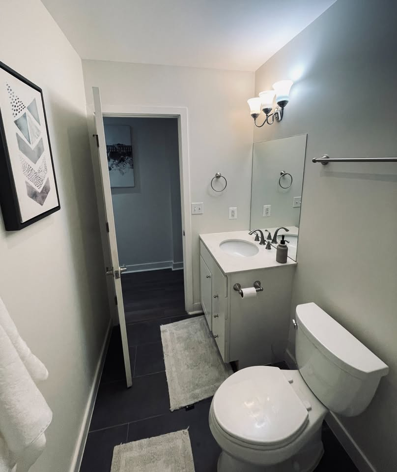 Spacious Capitol Hill 2BR/2BA-Parking, Patio & Pets Welcome - Photo 2