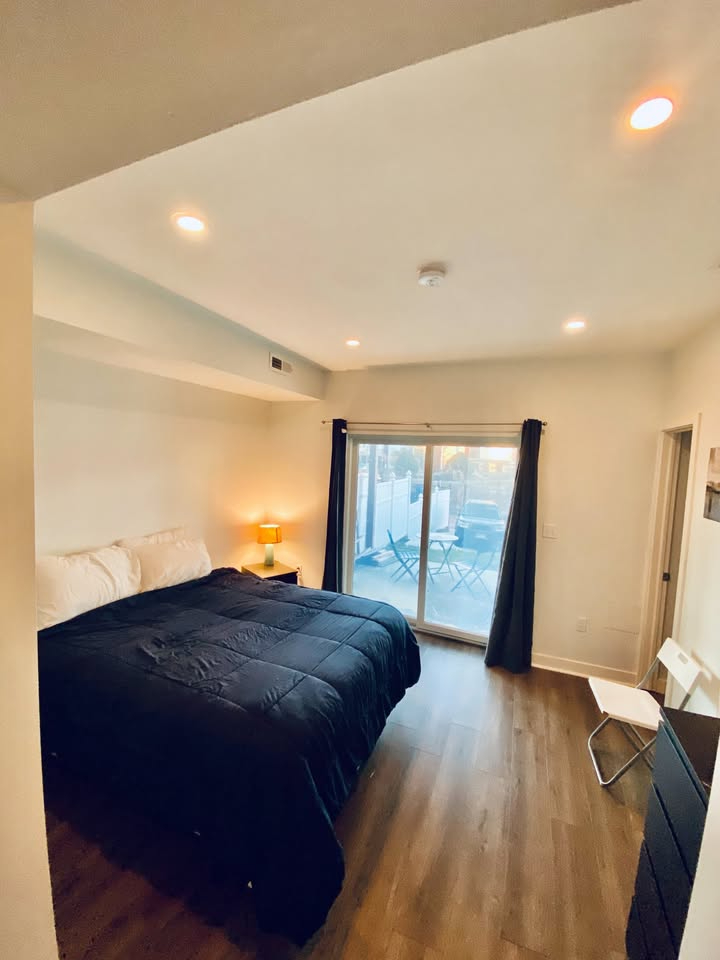 Spacious Capitol Hill 2BR/2BA-Parking, Patio & Pets Welcome - Photo 3