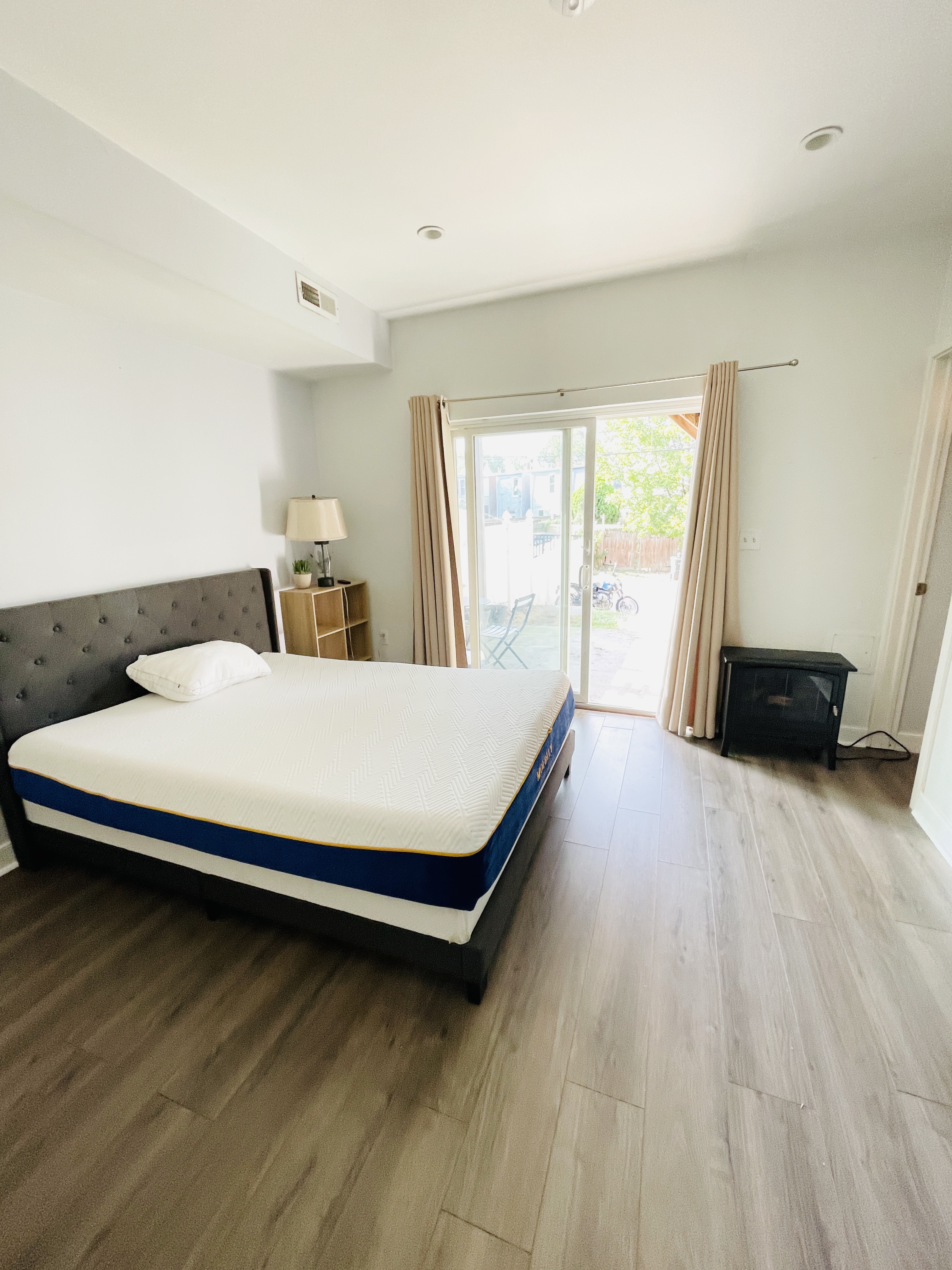 Spacious Capitol Hill 2BR/2BA-Parking, Patio & Pets Welcome - Photo 4