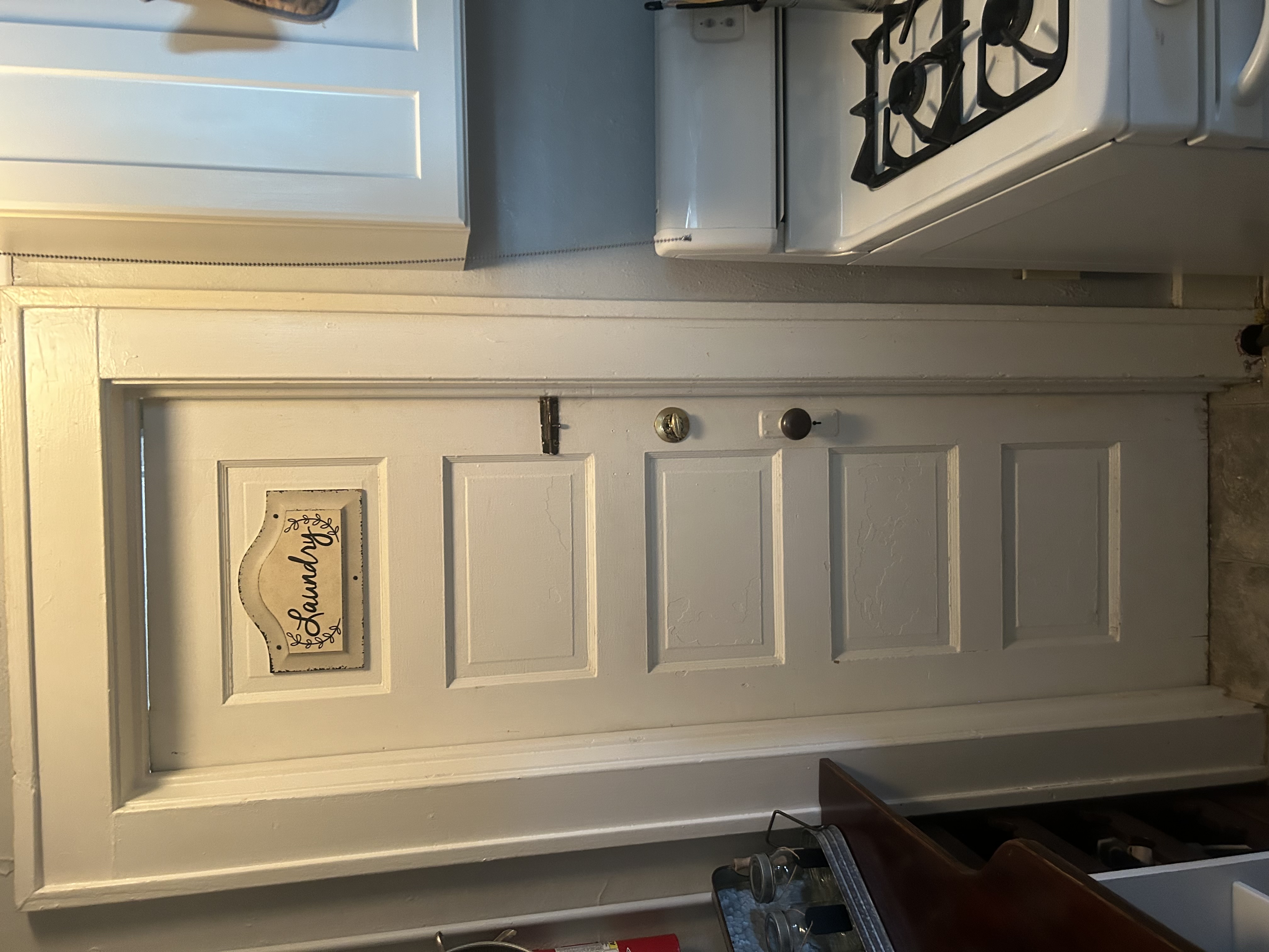 Private 1BR Basement Apartment, Full Kitchen, Queen Bed, Parking - Photo 8