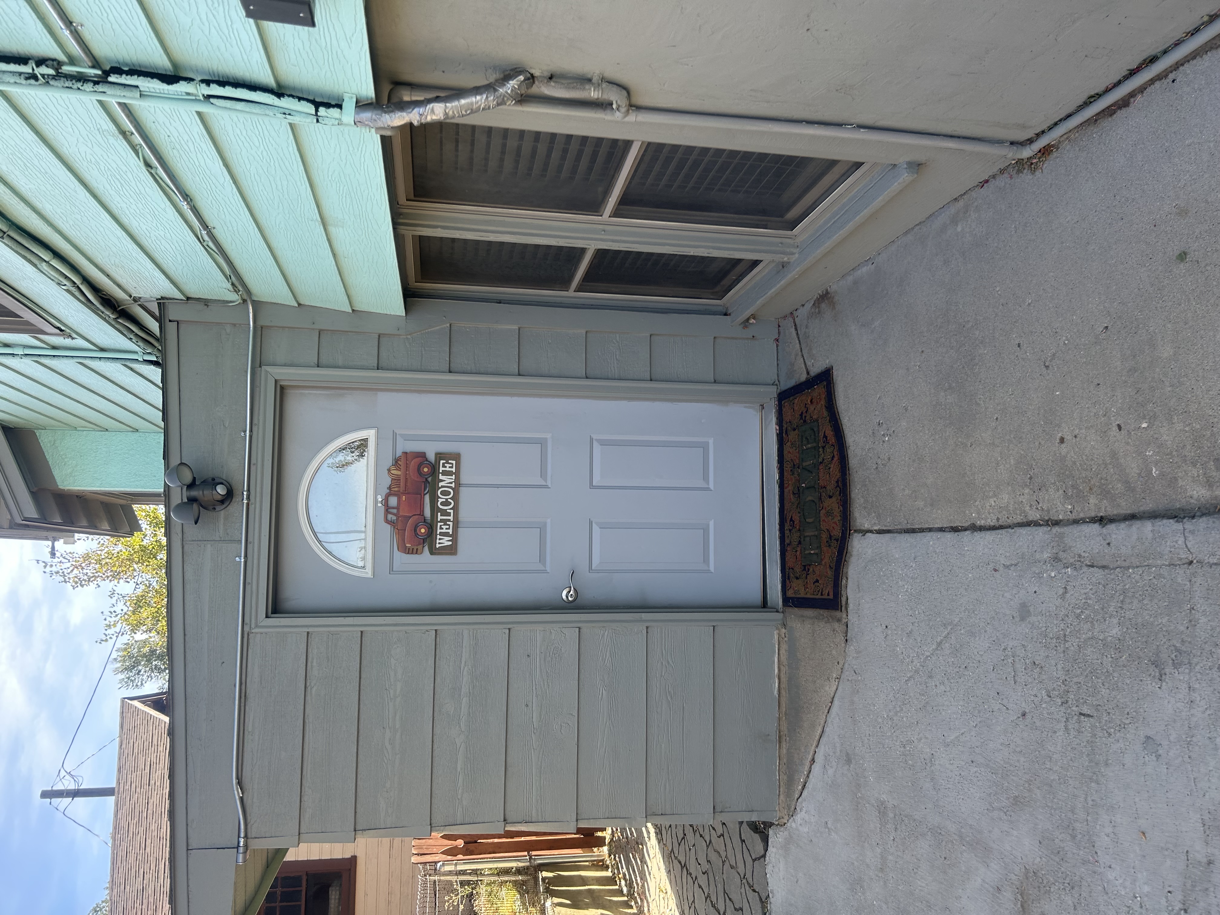 Private 1BR Basement Apartment, Full Kitchen, Queen Bed, Parking - Photo 3