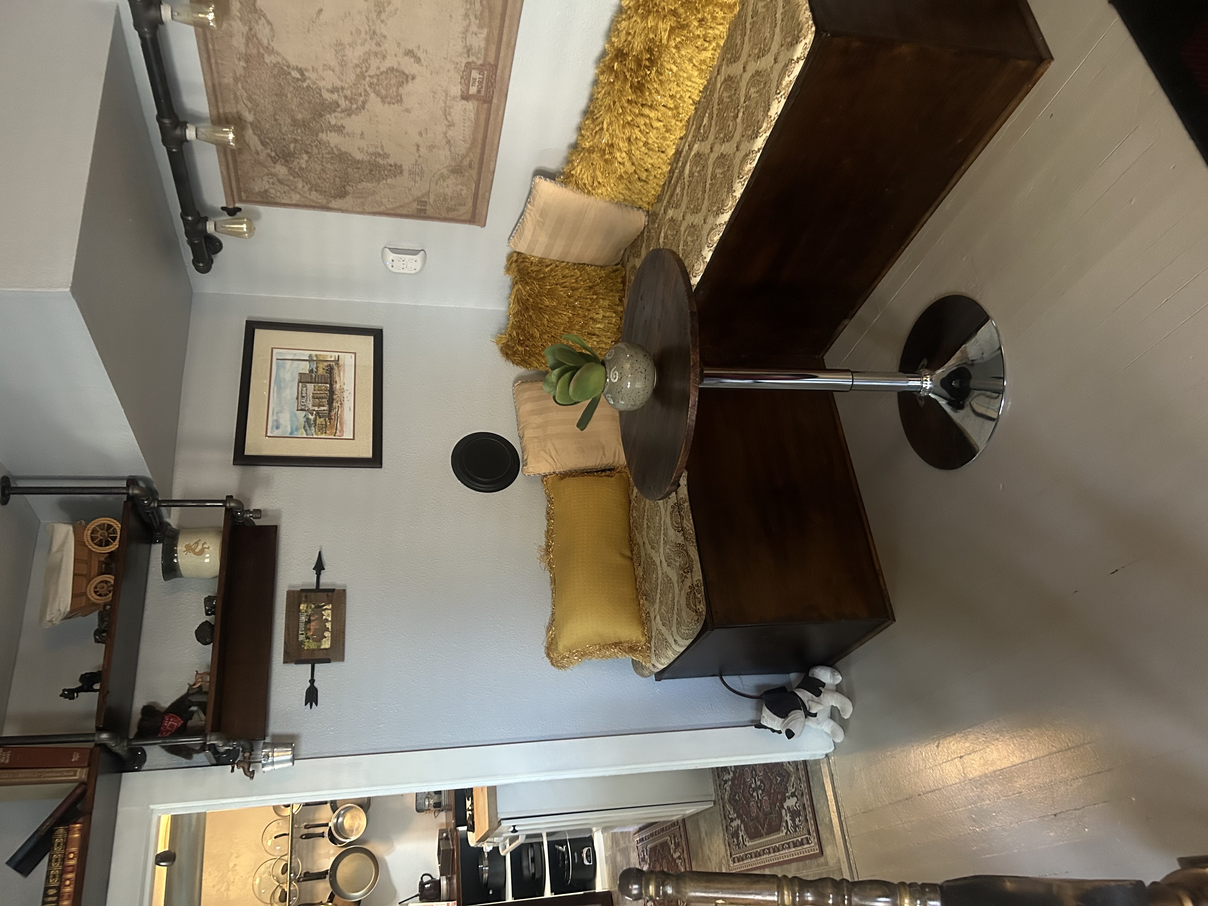 Private 1BR Basement Apartment, Full Kitchen, Queen Bed, Parking - Photo 11