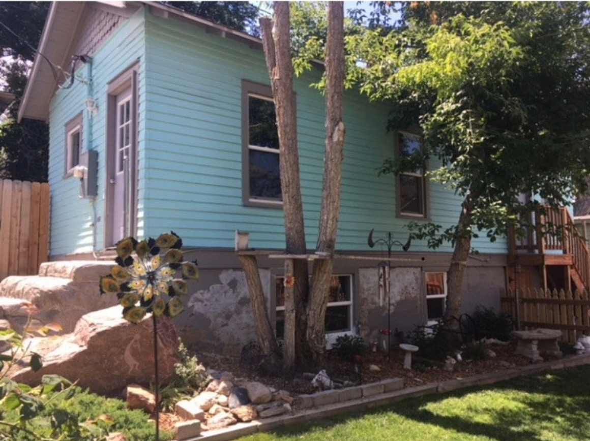 Private 1BR Basement Apartment, Full Kitchen, Queen Bed, Parking - Photo 1