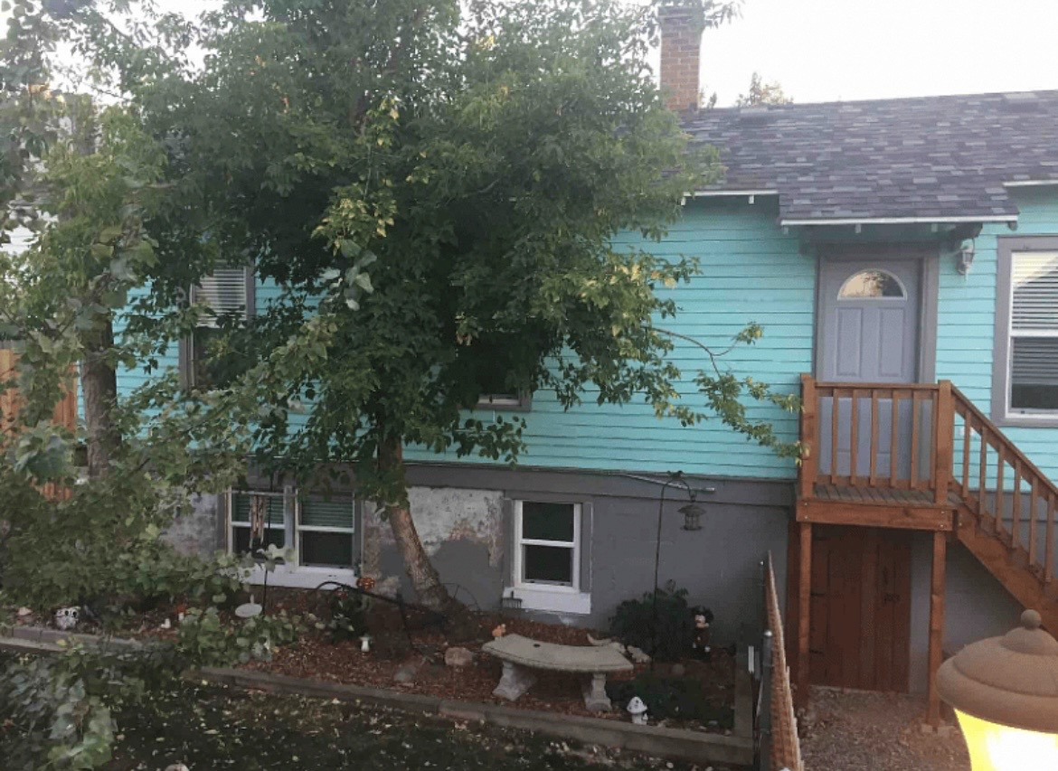 Private 1BR Basement Apartment, Full Kitchen, Queen Bed, Parking - Photo 3