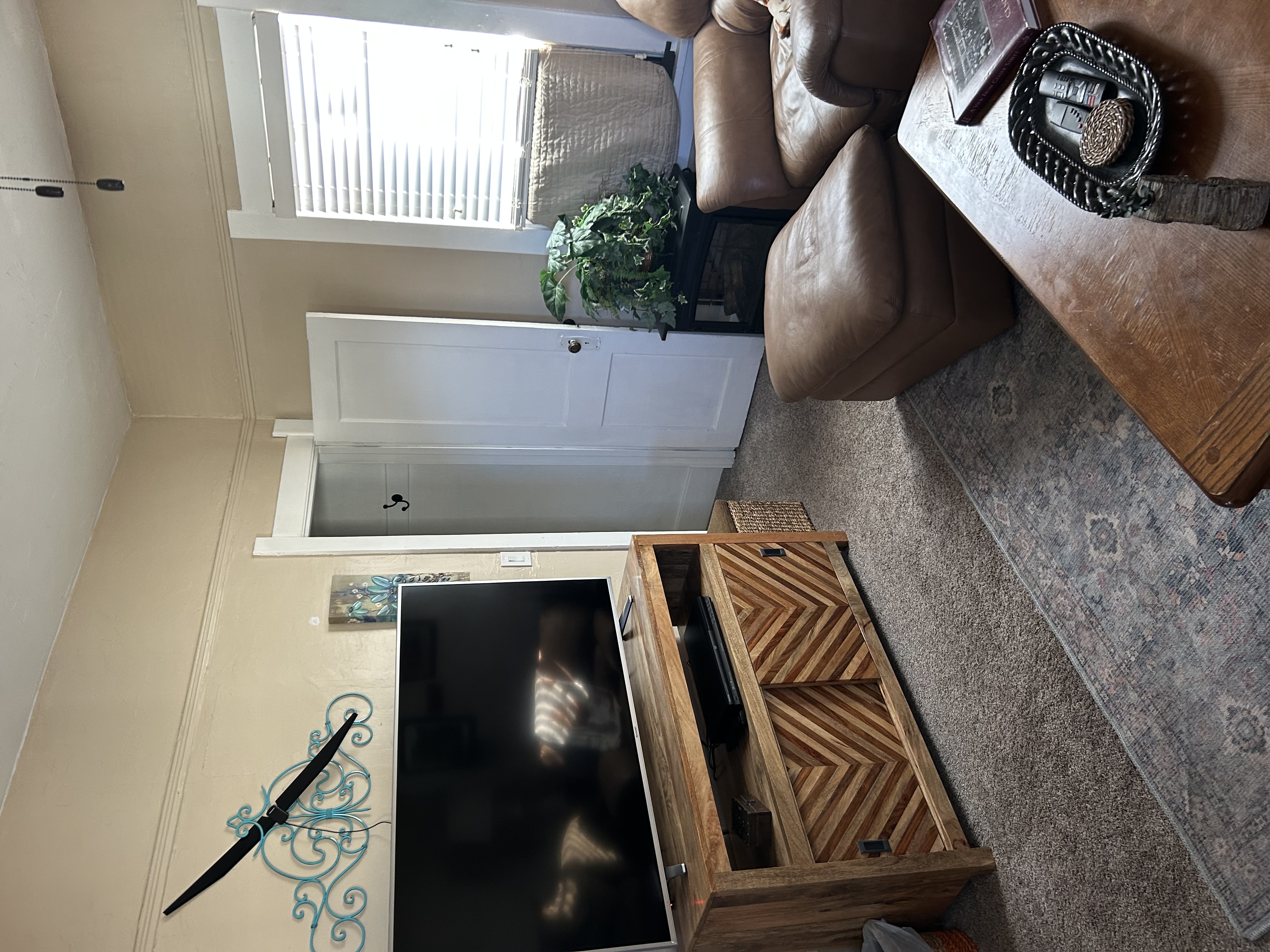 Private 1BR Basement Apartment, Full Kitchen, Queen Bed, Parking - Photo 8