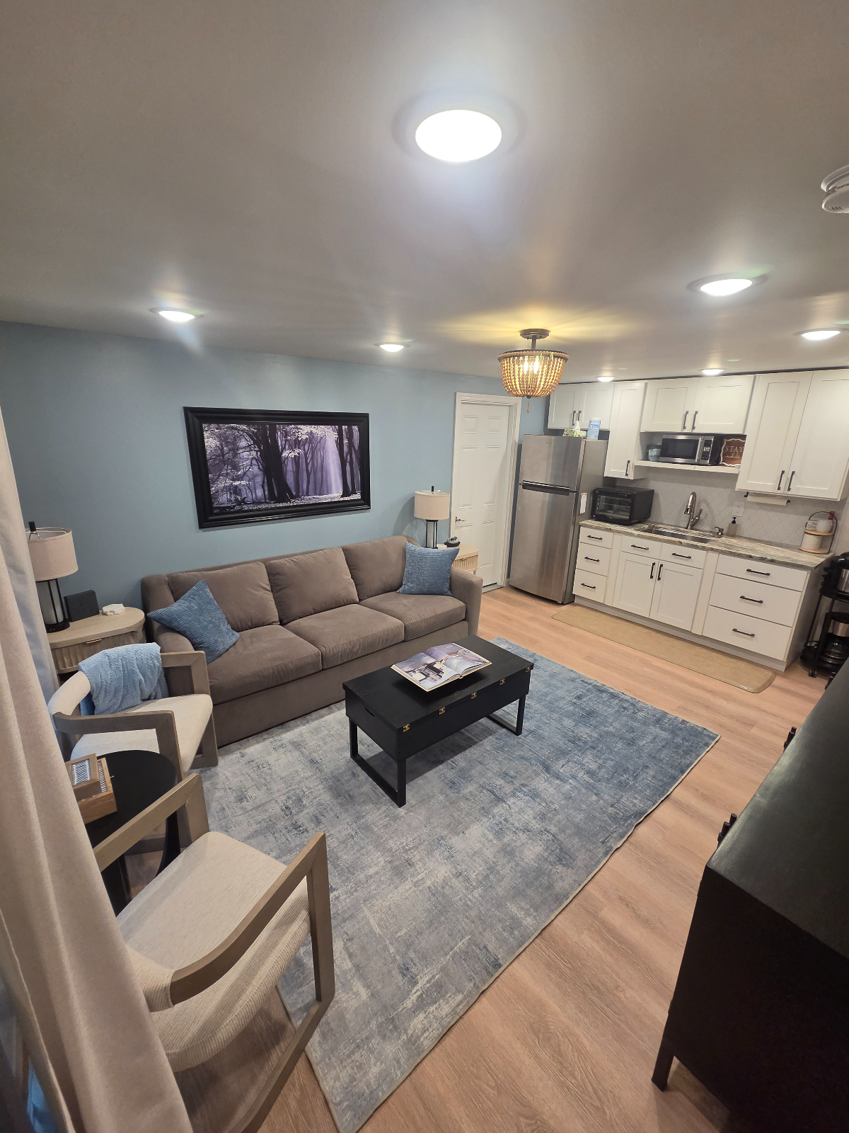 Beautifully Updated 1-Bedroom Apartment - Photo 7