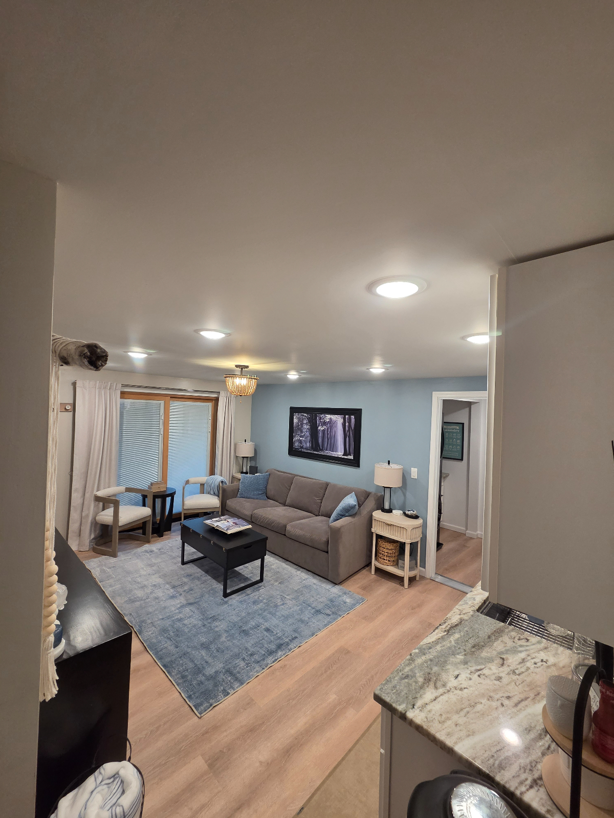 Beautifully Updated 1-Bedroom Apartment - Photo 8
