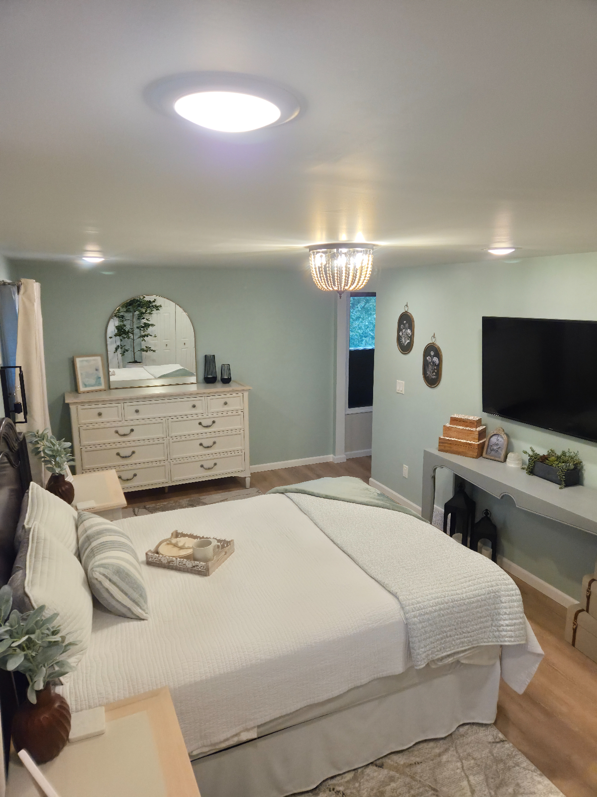 Beautifully Updated 1-Bedroom Apartment - Photo 3