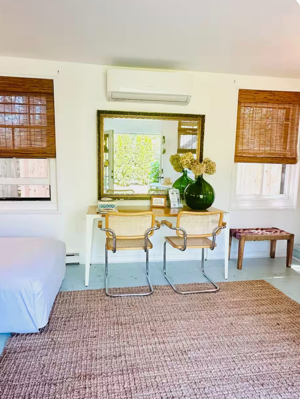 Charming Cottage in Bellport Village ~7 minutes to NYU Langone Hospital-Suffolk - Photo 5