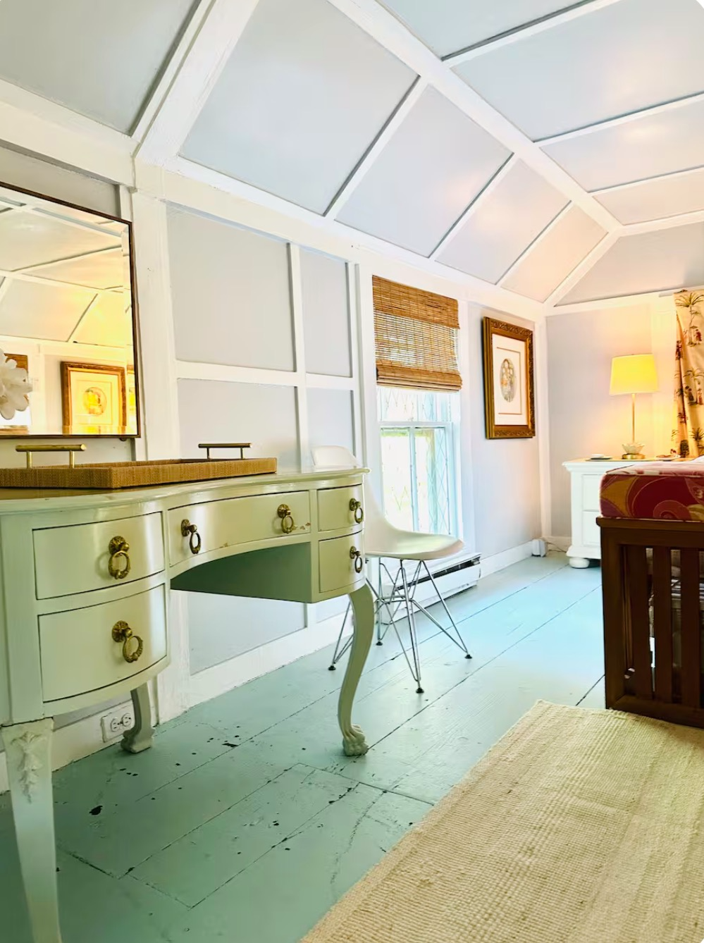 Charming Cottage in Bellport Village ~7 minutes to NYU Langone Hospital-Suffolk - Photo 8