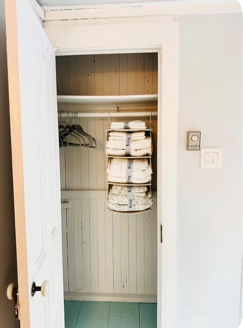 Charming Cottage in Bellport Village ~7 minutes to NYU Langone Hospital-Suffolk - Photo 10