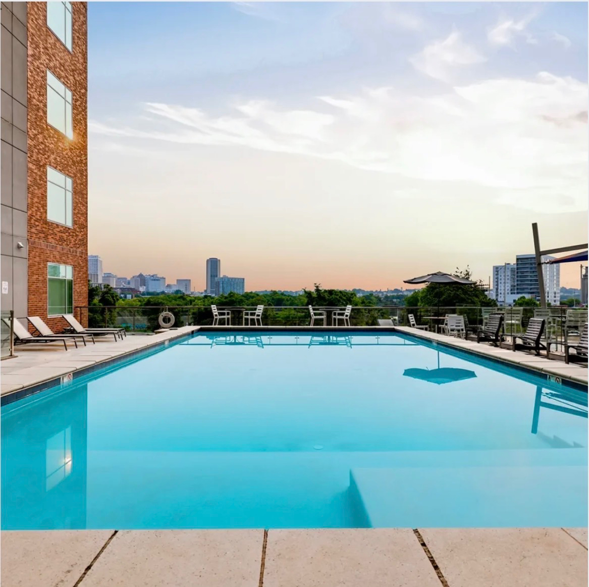 1BD/1BR River & City Views | Parking | Richmond | Pool | Gym