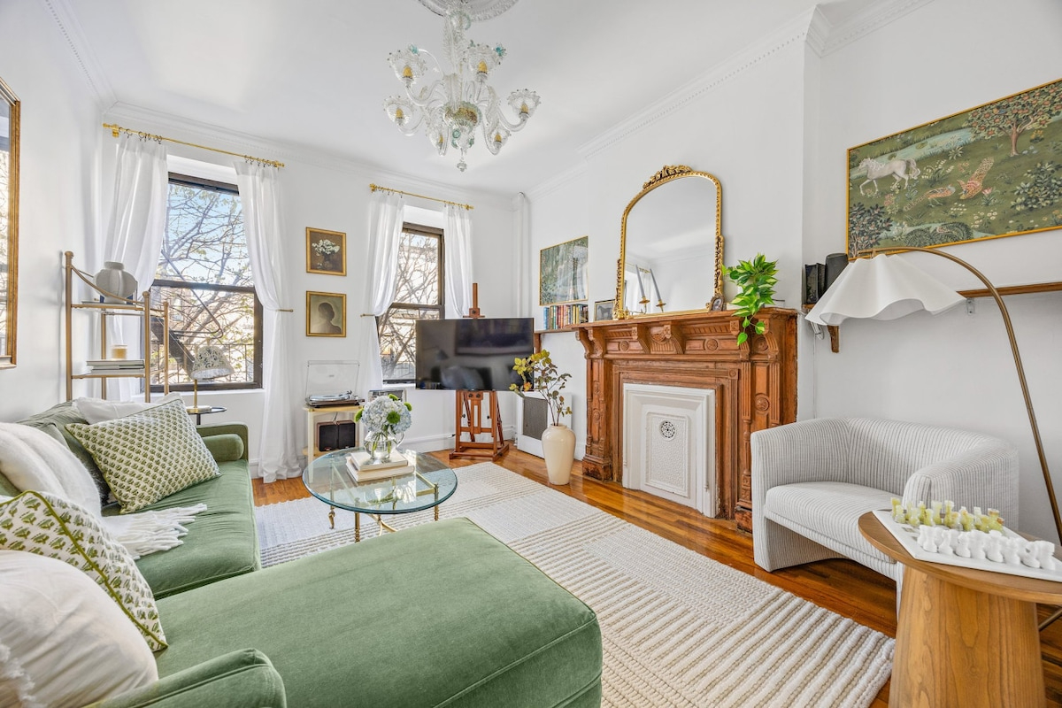 West Village 1BR Gem | Historic Brownstone | WiFi - Photo 1