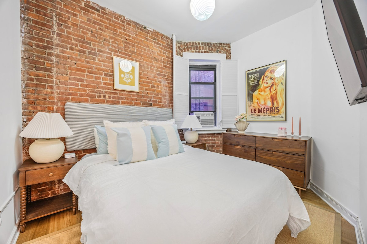 West Village 1BR Gem | Historic Brownstone | WiFi - Photo 3