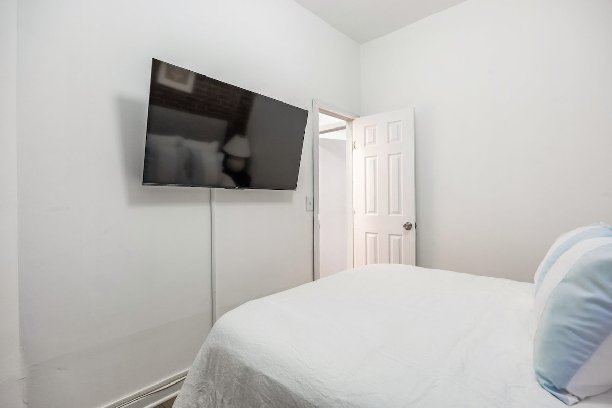 West Village 1BR Gem | Historic Brownstone | WiFi - Photo 7