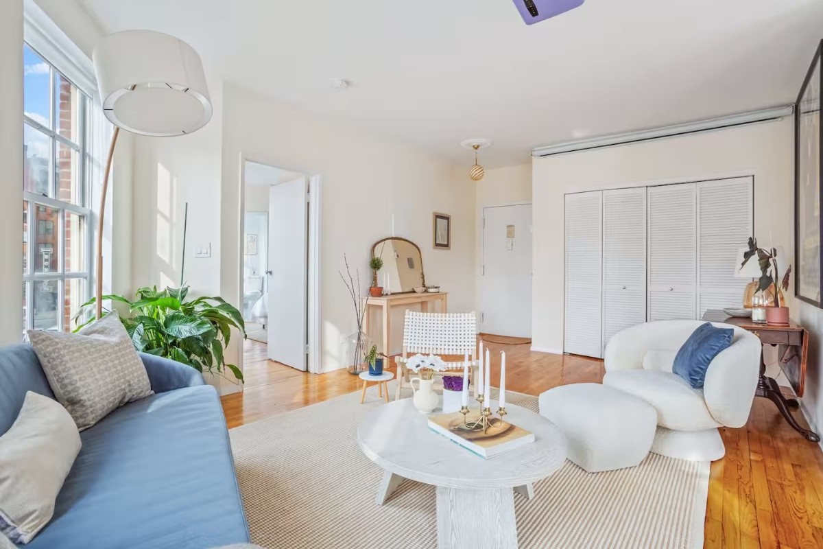 West Village Luxe 1BDR | Desk + Fast WiFi + Central - Photo 8