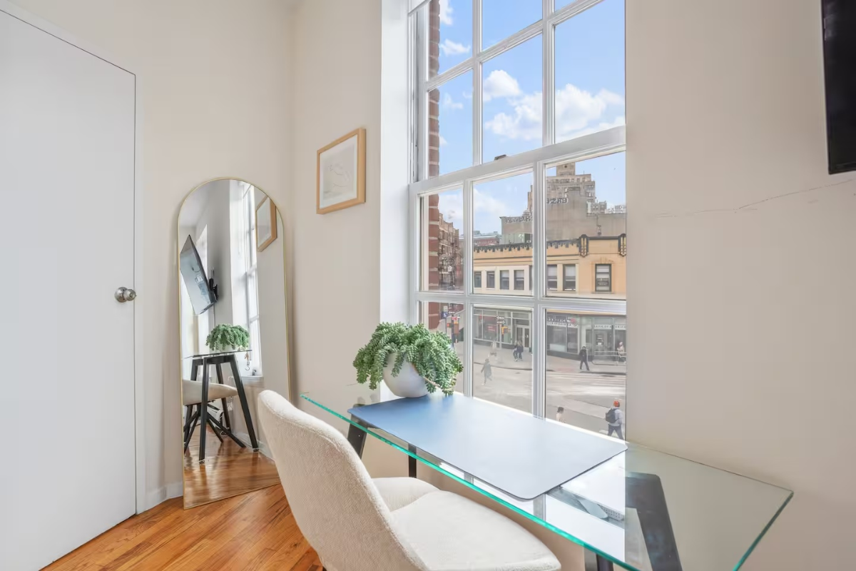 West Village Luxe 1BDR | Desk + Fast WiFi + Central - Photo 4