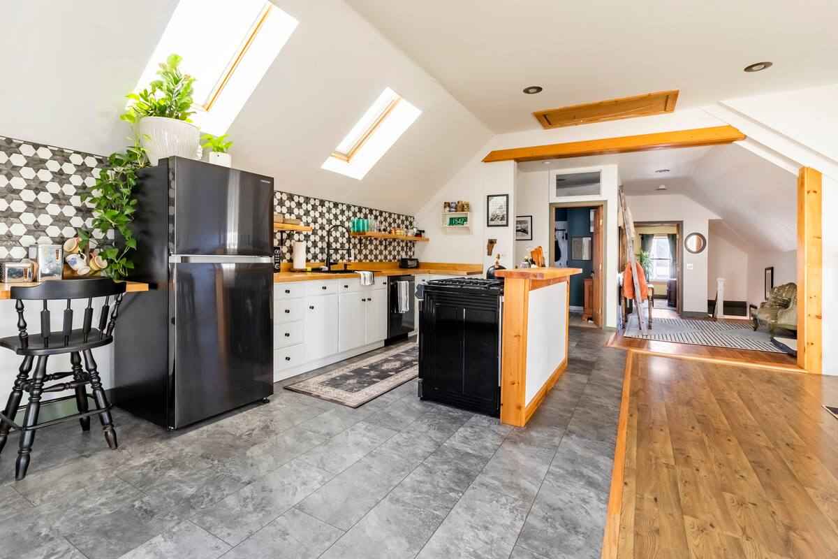 Spacious 1,280 Sq Ft Burlington Loft | 0.8 Mi to UVMMC | Parking - Photo 11