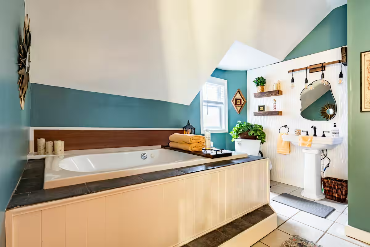 Spacious 1,280 Sq Ft Burlington Loft | 0.8 Mi to UVMMC | Parking - Photo 4
