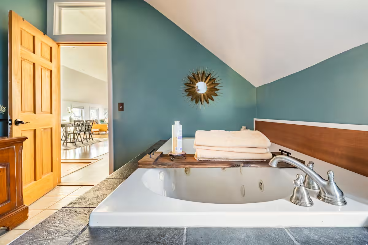 Spacious 1,280 Sq Ft Burlington Loft | 0.8 Mi to UVMMC | Parking - Photo 6
