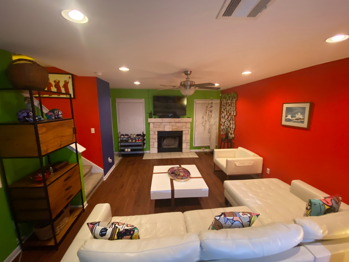 Furnished Private Suite with Bath, Parking & Housekeeping Near Downtown & Airport - Photo 3